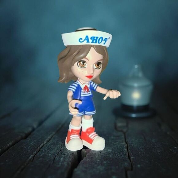 YuMe Toys Stranger Things Upside Down Capsule Robin Buckley Ahoy Outfit B14 - Picture 1 of 6